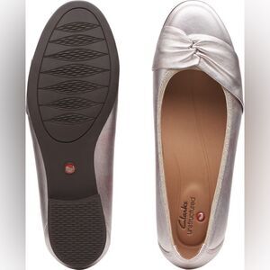 NWOB Un Blush Wish Flat PLATINUM METALLICA Size 8.5